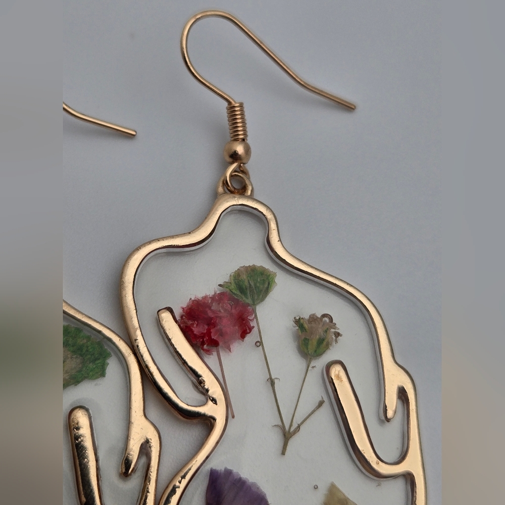Resin Botanical Flower Silhouette Earrings Real Dried Flowers Body Form 2” - Picture 8 of 10